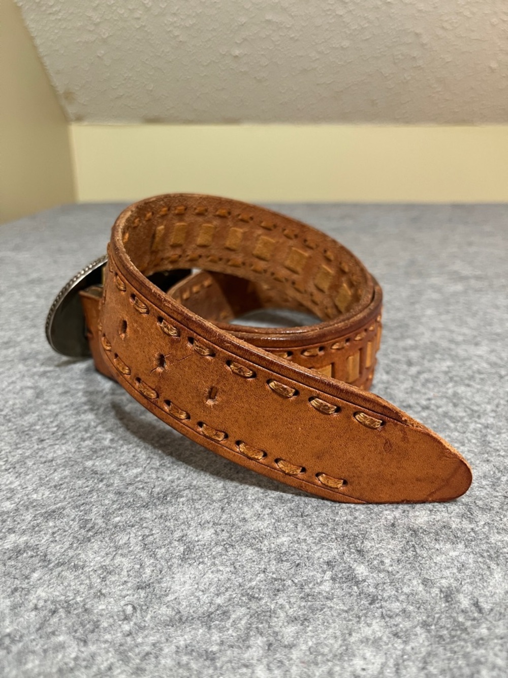 Western Horsehead Oval Belt Buckle with Tan Leather Strap - Picture 2 of 9